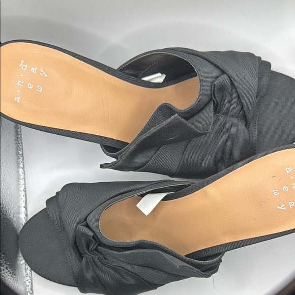 a.n.a Black Mules with Chunky Heel and Open Toe - Picture 3 of 11
